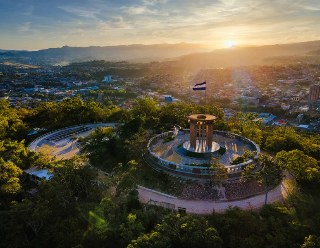 Honduras: San Pedro Sula, Copán Ruinas & Roatán